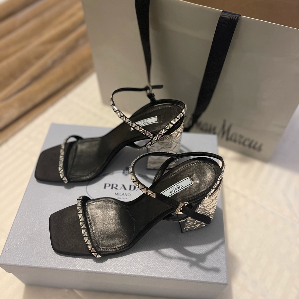 Prada sandals , black color, size10.5
